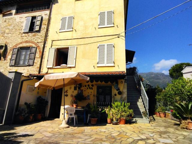 Casa indipendente in vendita a Camaiore, Frati