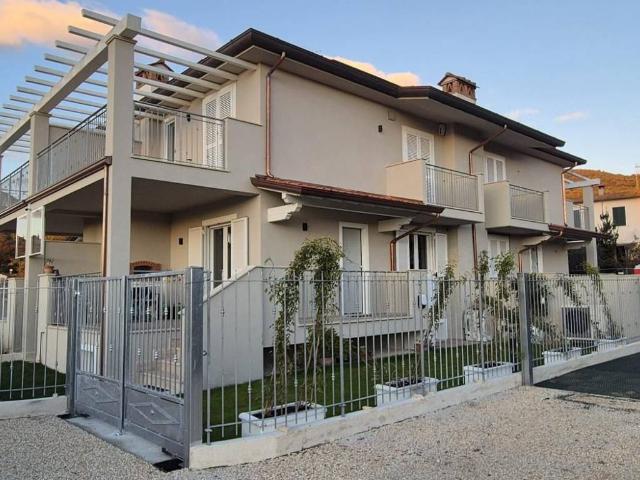 Casa indipendente in vendita a Camaiore LU
