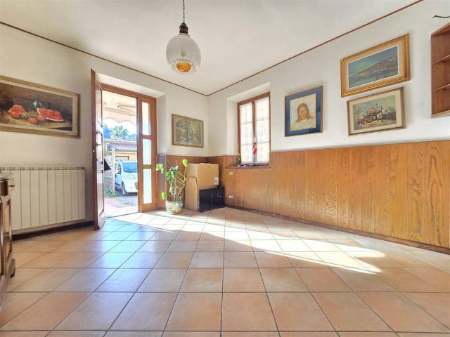 Casa indipendente in vendita a Camaiore LU