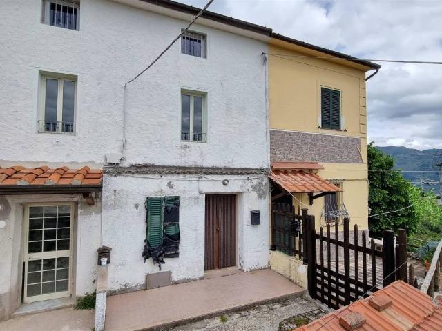 Casa indipendente in vendita a Camaiore LU