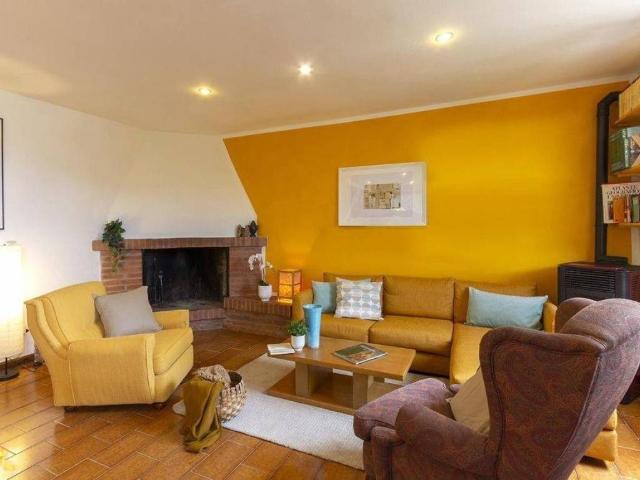 Casa indipendente in vendita a Camaiore LU