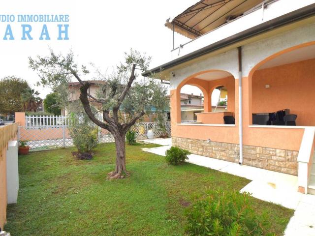 Casa indipendente in vendita a Camaiore LU