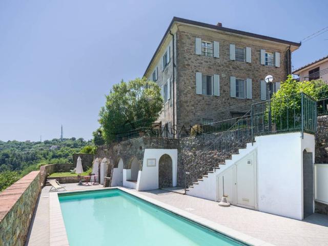 Casa indipendente in vendita a Camaiore LU