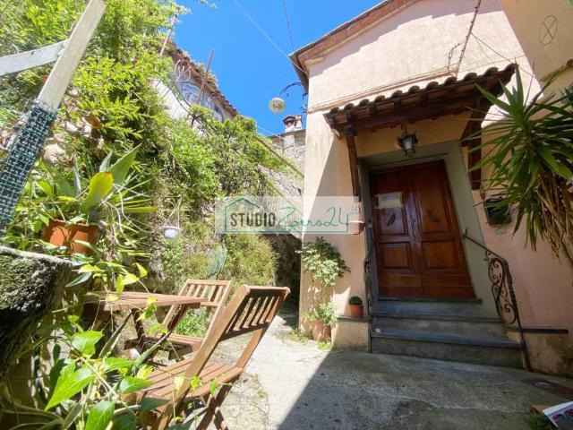 Casa indipendente in vendita a Camaiore LU