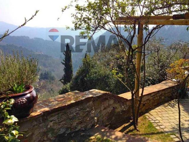 Casa indipendente in vendita a Camaiore LU
