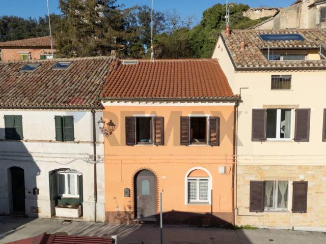 Casa indipendente in vendita a Camerano AN