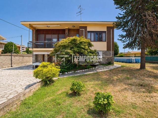 Casa indipendente in vendita a Cameri NO