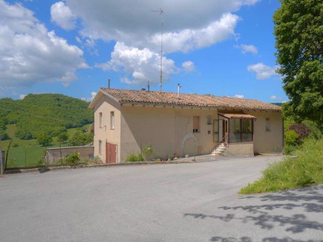 Casa indipendente in vendita a Camerino MC