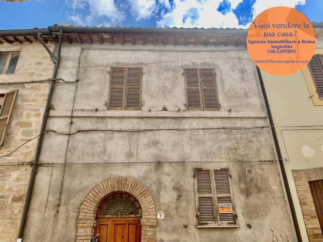 Casa indipendente in vendita a Camerino MC