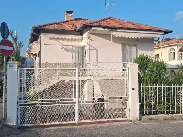 Casa indipendente in vendita a Camporosso IM