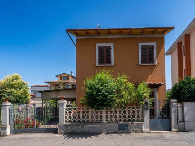 Casa indipendente in vendita a Campi Bisenzio
