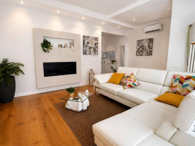 Casa indipendente in vendita a Campi Bisenzio FI