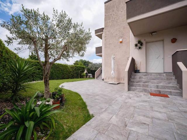 Casa indipendente in vendita a Campi Bisenzio FI