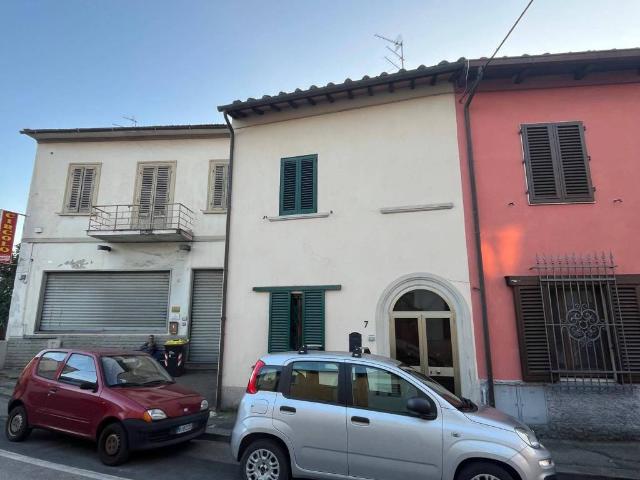 Casa indipendente in vendita a Campi Bisenzio FI