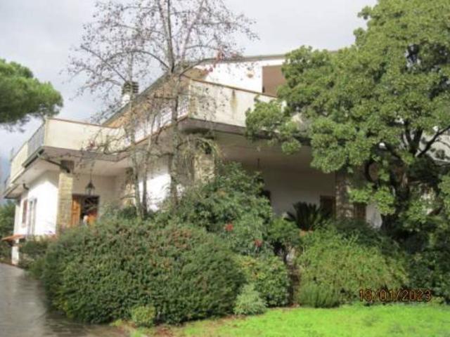 Casa indipendente in vendita a Campi Bisenzio FI