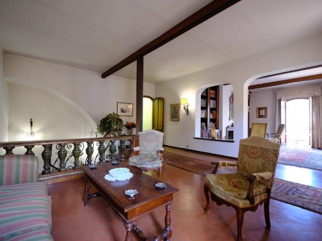 Casa indipendente in vendita a Campi Bisenzio FI