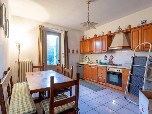 Casa indipendente in vendita a Campi Bisenzio FI