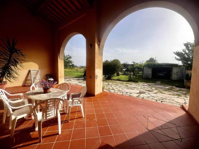 Casa indipendente in vendita a Campi Bisenzio FI