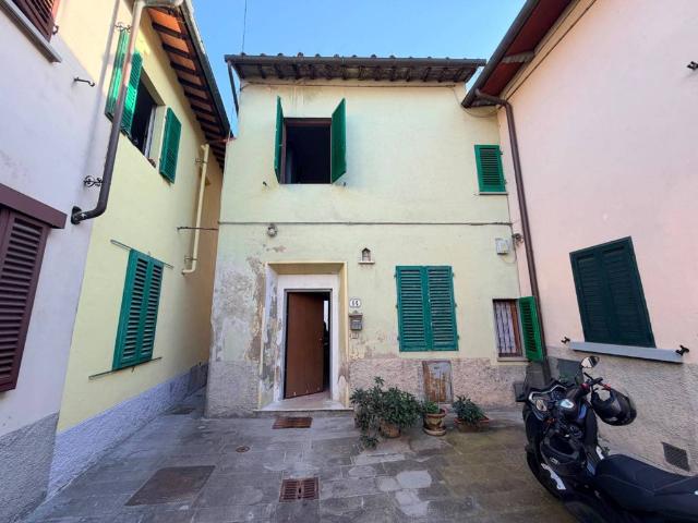 Casa indipendente in vendita a Campi Bisenzio FI