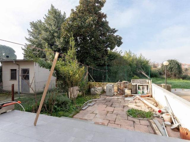Casa indipendente in vendita a Campi Bisenzio FI