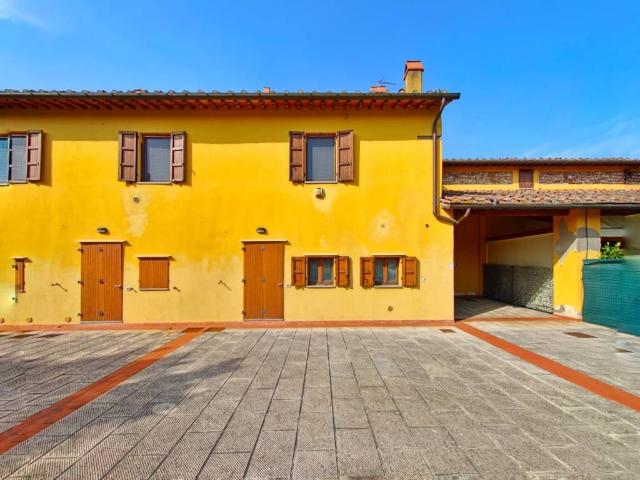 Casa indipendente in vendita a Campi Bisenzio FI