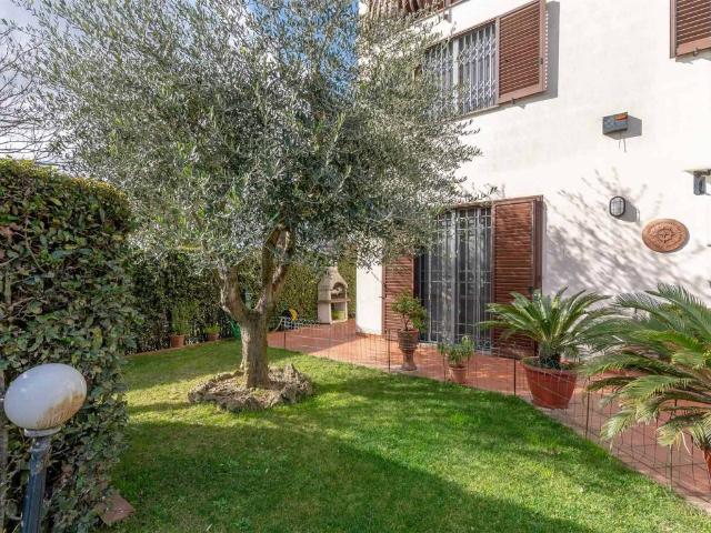 Casa indipendente in vendita a Campi Bisenzio FI