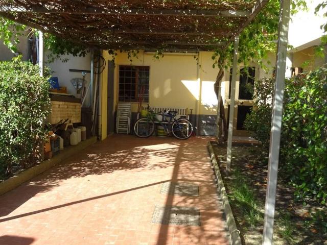 Casa indipendente in vendita a Campi Bisenzio FI