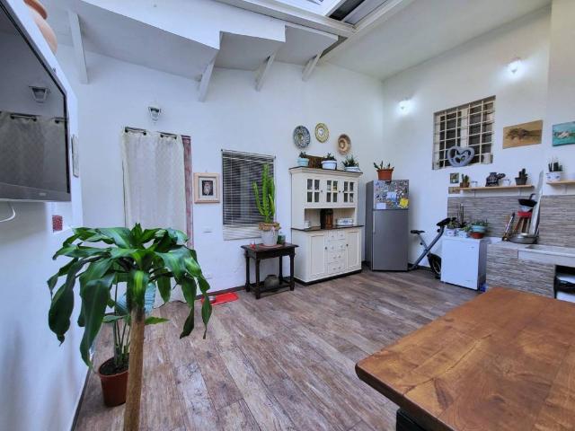 Casa indipendente in vendita a Campi Bisenzio FI