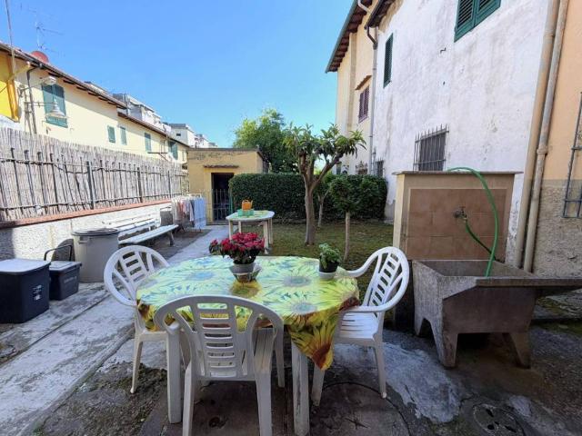 Casa indipendente in vendita a Campi Bisenzio FI