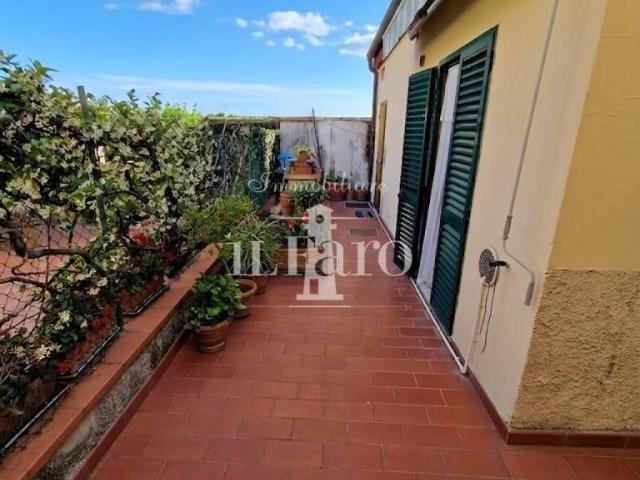 Casa indipendente in vendita a Campi Bisenzio FI