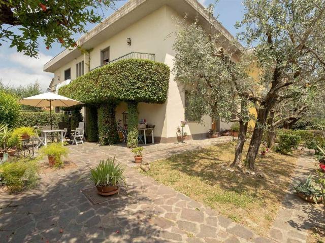 Casa indipendente in vendita a Campi Bisenzio FI