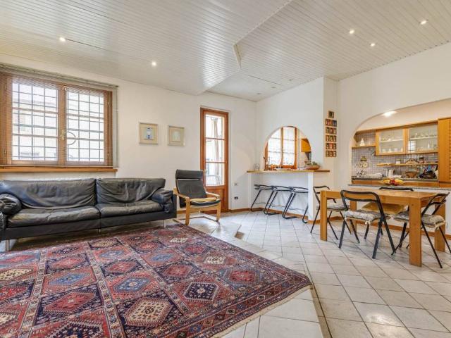 Casa indipendente in vendita a Campi Bisenzio FI