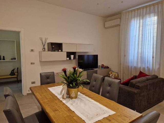 Casa indipendente in vendita a Campi Bisenzio FI