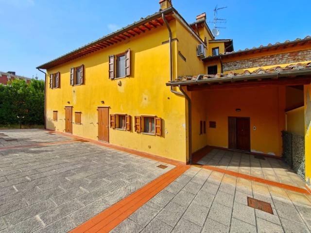 Casa indipendente in vendita a Campi Bisenzio FI
