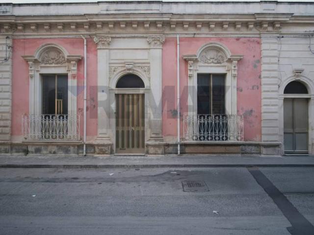 Casa indipendente in vendita a Canicattini Bagni SR