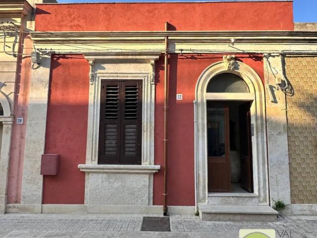 Casa indipendente in vendita a Canicattini Bagni via Aretusa, 1