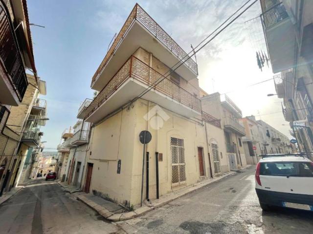 Casa indipendente in vendita a Canosa di Puglia via Roma, 36