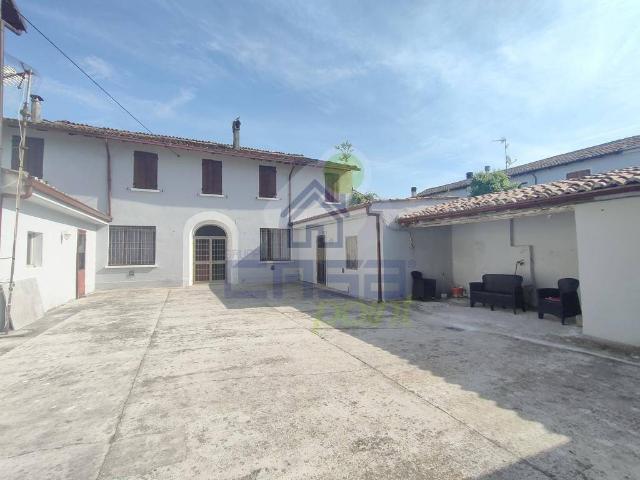 Casa indipendente in vendita a Canneto sull'Oglio MN