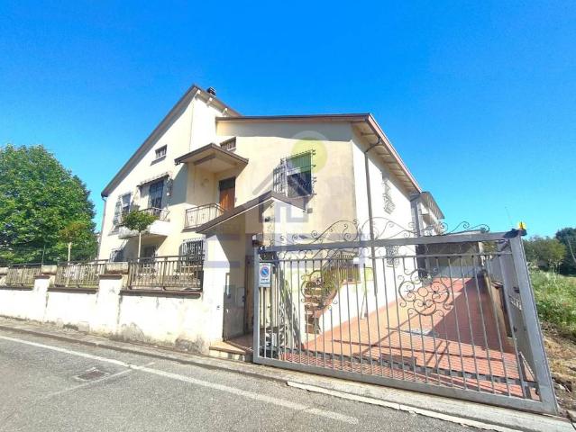 Casa indipendente in vendita a Canneto sull'Oglio via Giordano Bruno 61