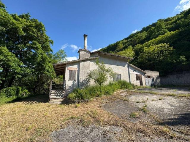 Casa indipendente in vendita a Cantiano PU