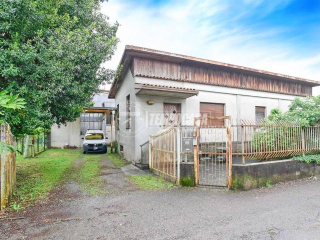 Casa indipendente in vendita a Cantù CO
