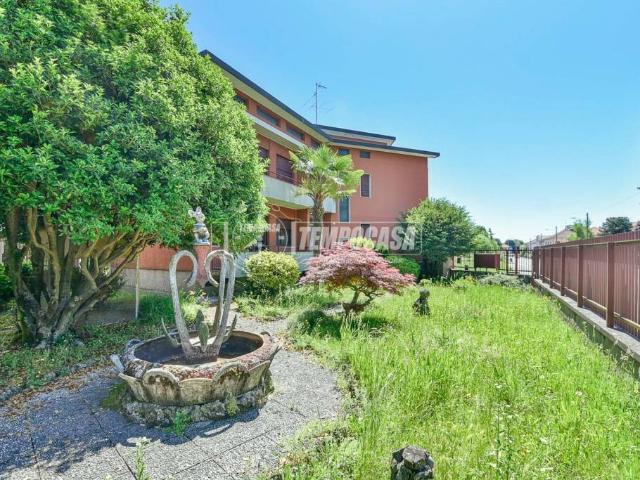 Casa indipendente in vendita a Cantù via monte baldo, Cascina Amata