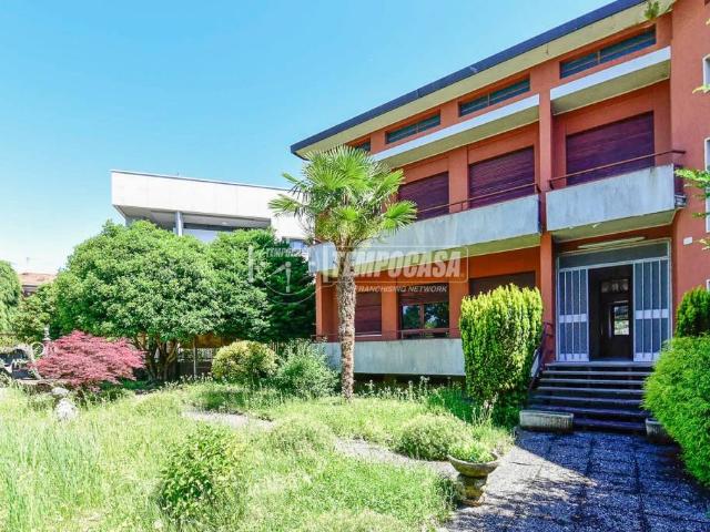 Casa indipendente in vendita a Cantù via monte baldo, Cascina Amata