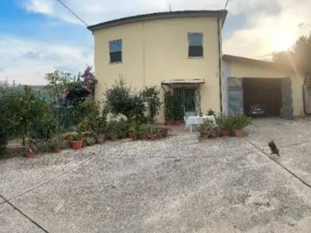 Casa indipendente in vendita a Canzano TE