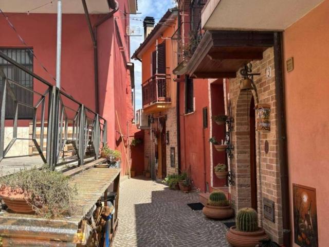 Casa indipendente in vendita a Canzano TE