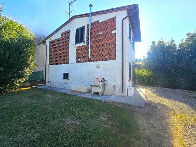 Casa indipendente in vendita a Capannori via Carlo Piaggia, Tassignano