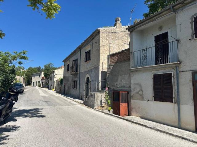 Casa indipendente in vendita a Capestrano AQ