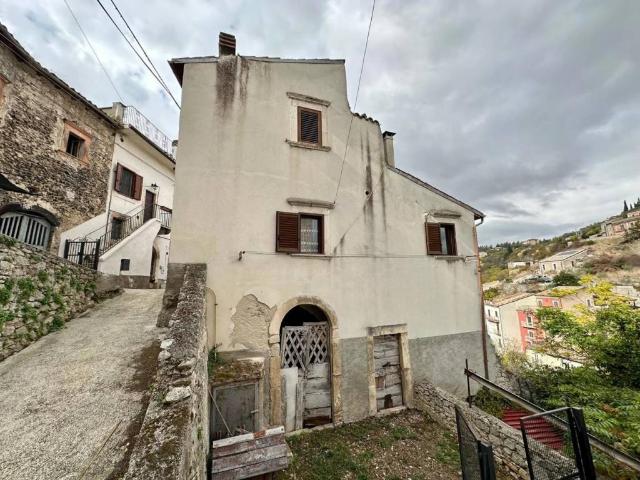 Casa indipendente in vendita a Capestrano AQ