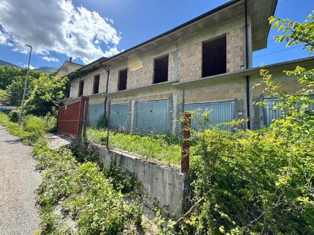 Casa indipendente in vendita a Capistrello AQ