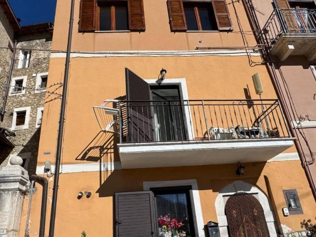 Casa indipendente in vendita a Capistrello AQ